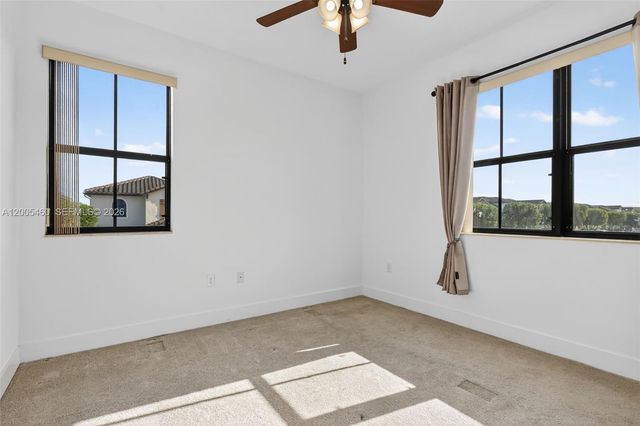 9886 W 34th Ave, Hialeah, FL 33018