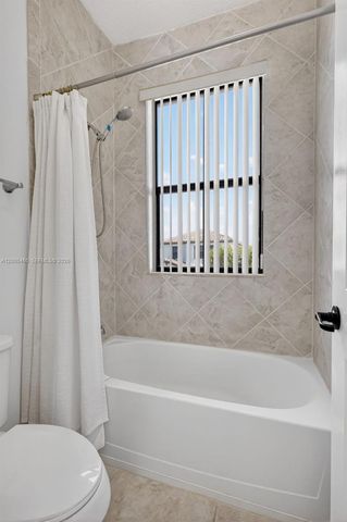 9886 W 34th Ave, Hialeah, FL 33018