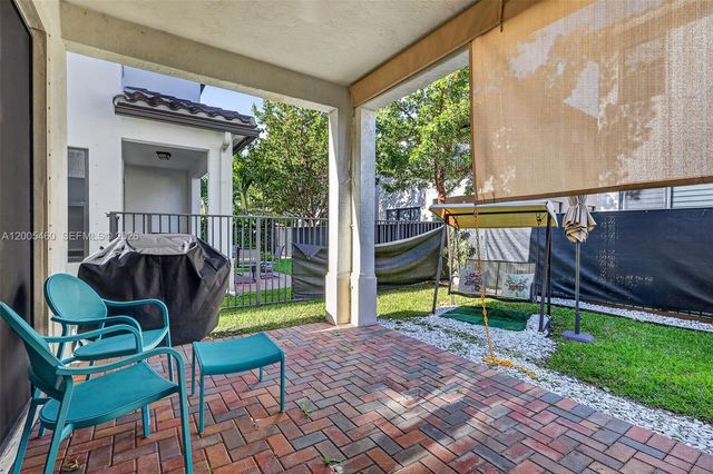 9886 W 34th Ave, Hialeah, FL 33018