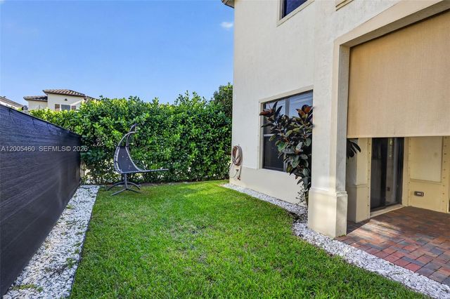 9886 W 34th Ave, Hialeah, FL 33018