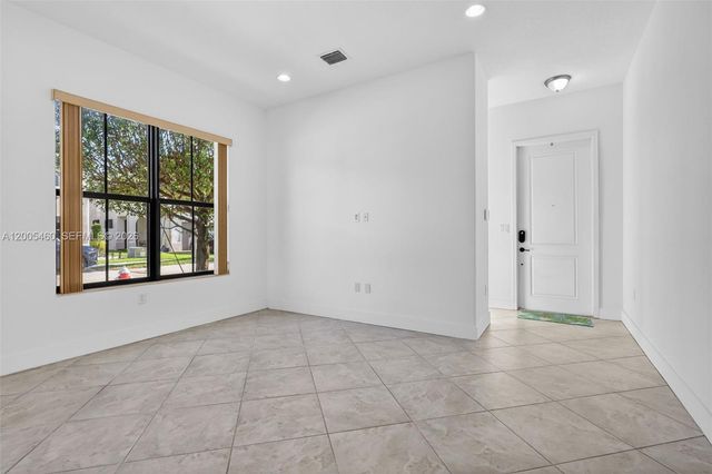 9886 W 34th Ave, Hialeah, FL 33018