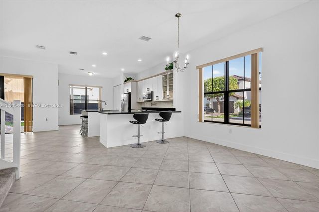 9886 W 34th Ave, Hialeah, FL 33018