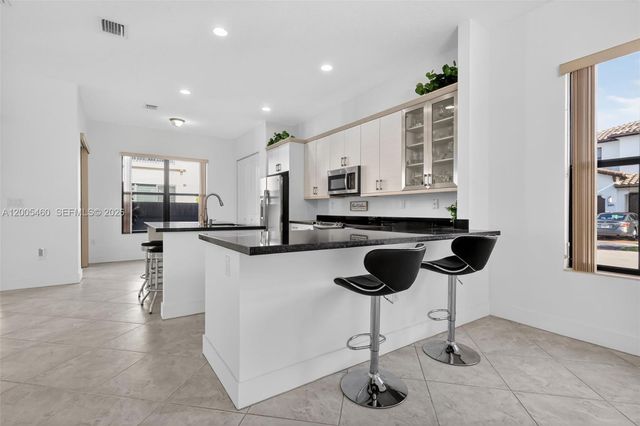 9886 W 34th Ave, Hialeah, FL 33018