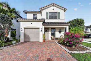 9886 W 34th Ave, Hialeah, FL 33018