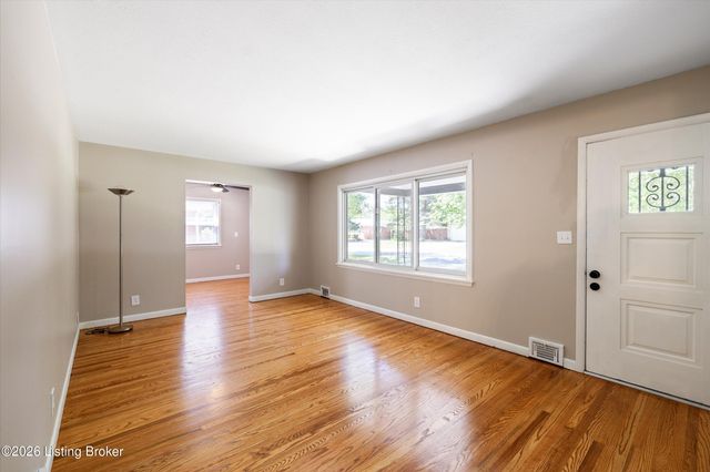 4216 Lynnbrook Dr, Louisville, KY 40220