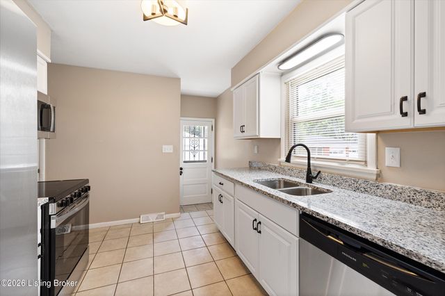 4216 Lynnbrook Dr, Louisville, KY 40220