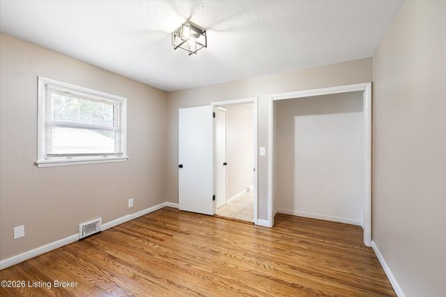 4216 Lynnbrook Dr, Louisville, KY 40220