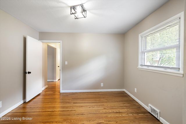 4216 Lynnbrook Dr, Louisville, KY 40220
