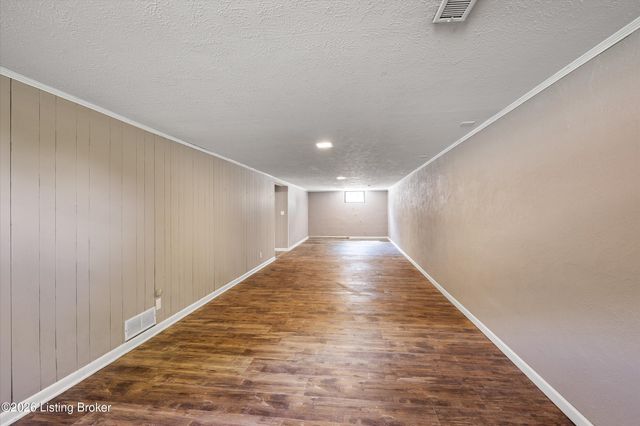 4216 Lynnbrook Dr, Louisville, KY 40220
