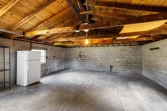 4216 Lynnbrook Dr, Louisville, KY 40220
