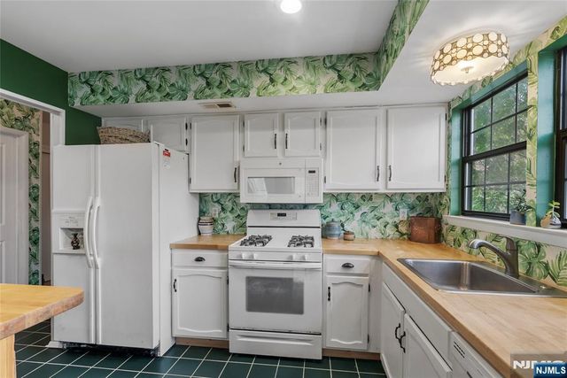 47 Manchester Lane A, West Milford, NJ 07480