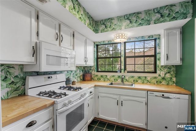 47 Manchester Lane A, West Milford, NJ 07480