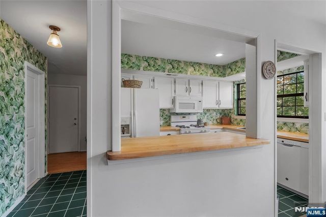 47 Manchester Lane A, West Milford, NJ 07480