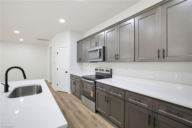 906 Twyckenham Drive, Greensboro, NC 27408