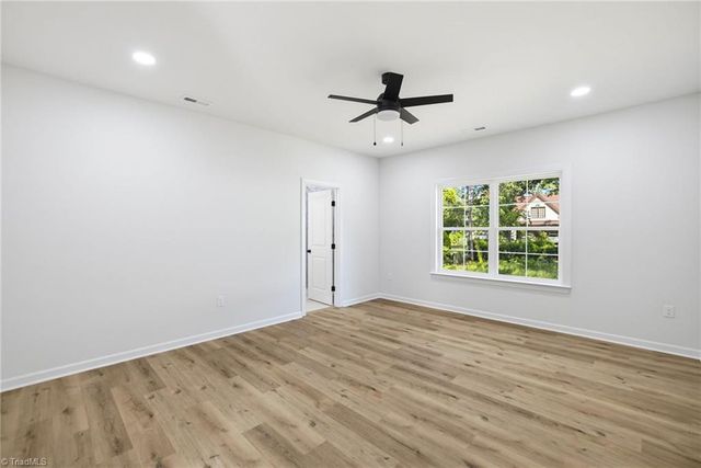 906 Twyckenham Drive, Greensboro, NC 27408
