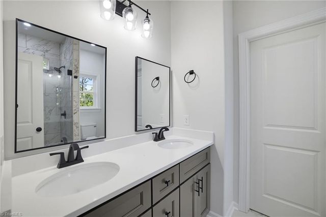 906 Twyckenham Drive, Greensboro, NC 27408