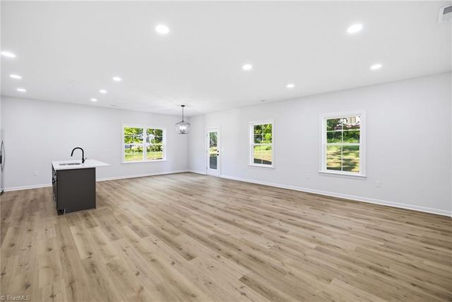 906 Twyckenham Drive, Greensboro, NC 27408