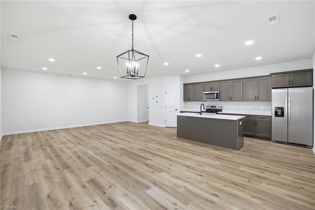 906 Twyckenham Drive, Greensboro, NC 27408