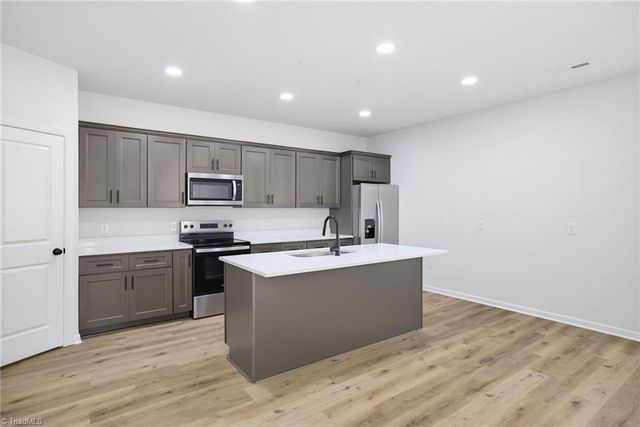 906 Twyckenham Drive, Greensboro, NC 27408