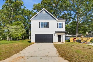 906 Twyckenham Drive, Greensboro, NC 27408