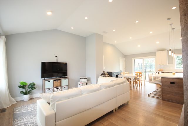 431 Springhill Drive, Roselle, IL 60172