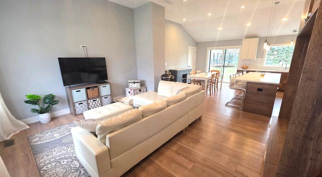 431 Springhill Drive, Roselle, IL 60172