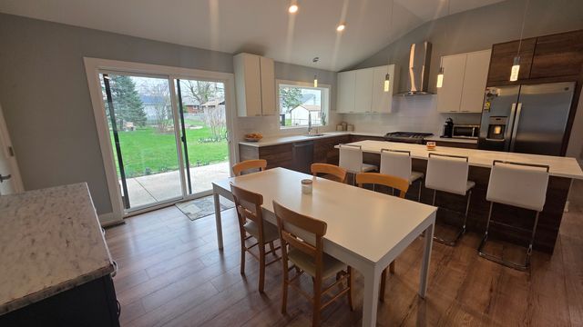 431 Springhill Drive, Roselle, IL 60172