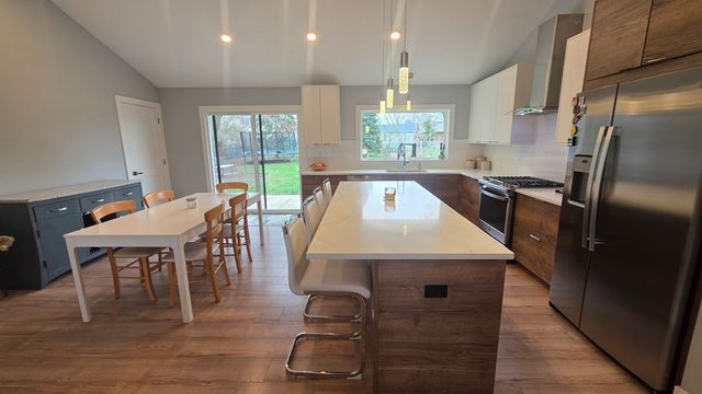 431 Springhill Drive, Roselle, IL 60172