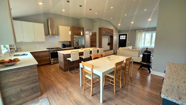 431 Springhill Drive, Roselle, IL 60172