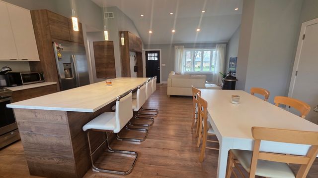 431 Springhill Drive, Roselle, IL 60172