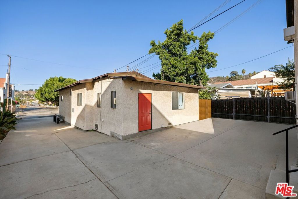 Image 17 of property listing at 5062 N Maywood Avenue, Los Angeles, CA 90041