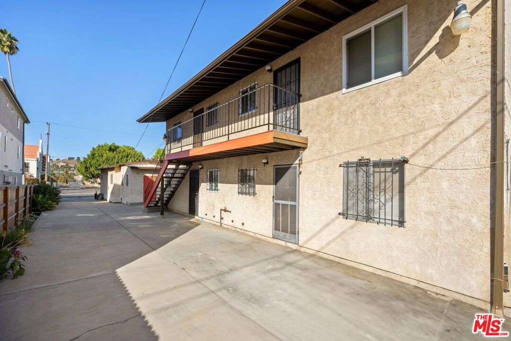 Image 7 of property listing at 5062 N Maywood Avenue, Los Angeles, CA 90041