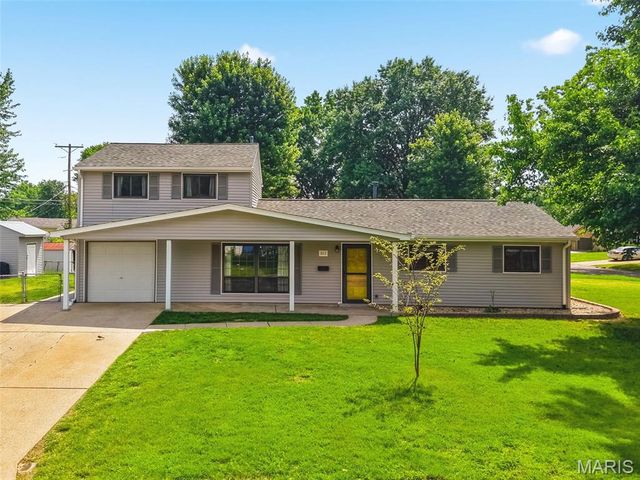 802 Love Drive, O'fallon, MO 63366