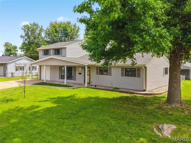 802 Love Drive, O'fallon, MO 63366