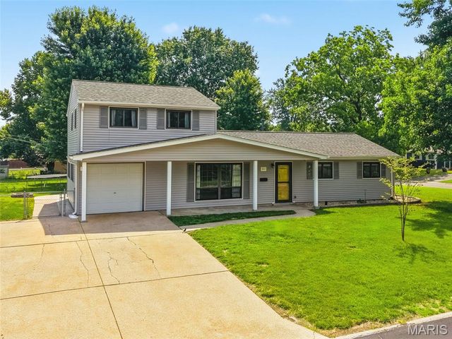 802 Love Drive, O'fallon, MO 63366