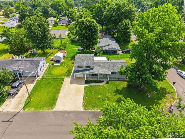802 Love Drive, O'fallon, MO 63366