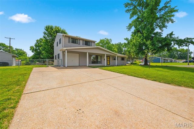 802 Love Drive, O'fallon, MO 63366