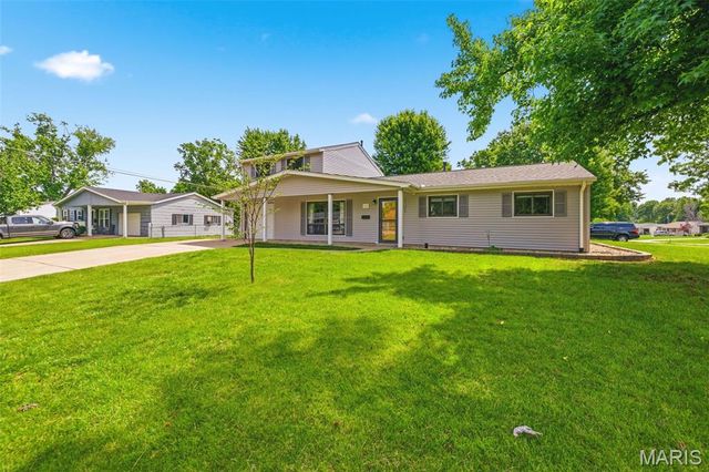 802 Love Drive, O'fallon, MO 63366
