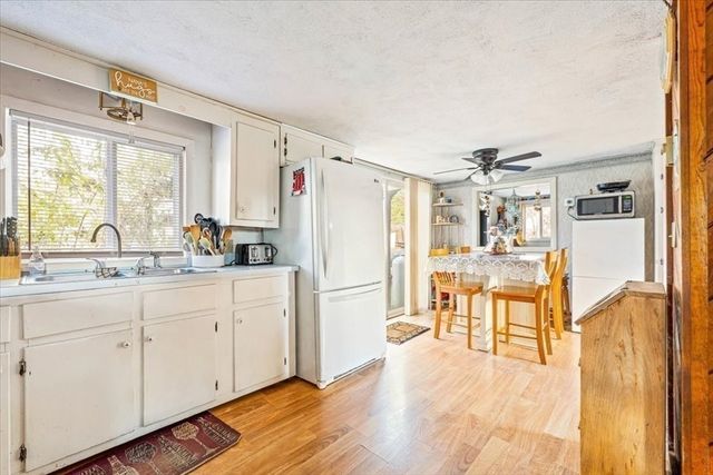 17 E Public St, Freetown, MA 02702