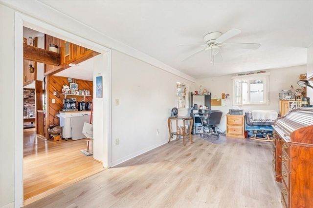 17 E Public St, Freetown, MA 02702