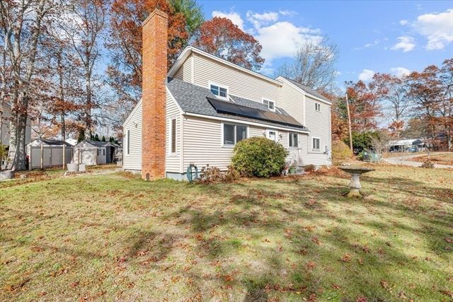 17 E Public St, Freetown, MA 02702