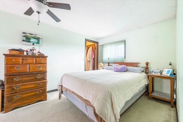 17 E Public St, Freetown, MA 02702