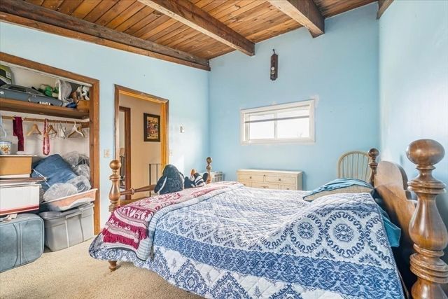 17 E Public St, Freetown, MA 02702