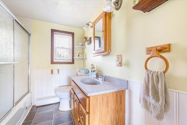 17 E Public St, Freetown, MA 02702