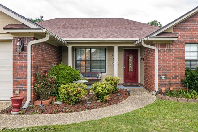 1602 Hunter Hill Drive, Van Buren, AR 72956