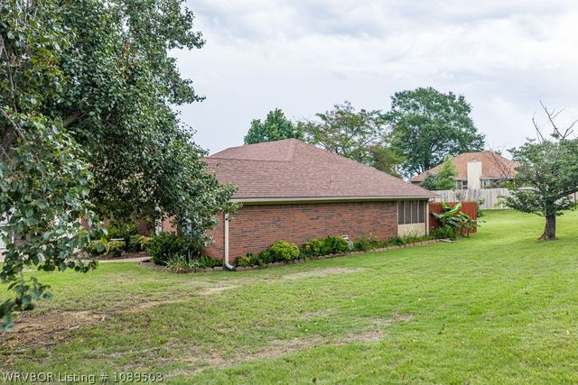 1602 Hunter Hill Drive, Van Buren, AR 72956