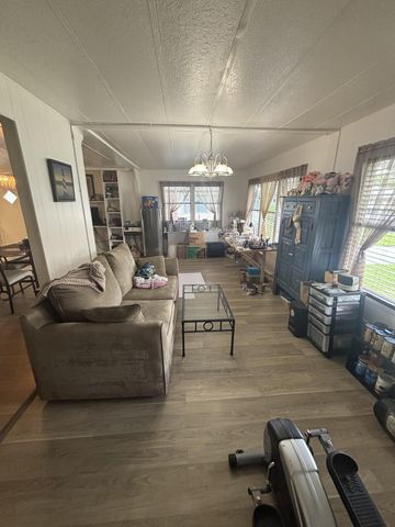 4042 Royal Manor Boulevard, Boynton Beach, FL 33436
