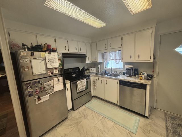 4042 Royal Manor Boulevard, Boynton Beach, FL 33436