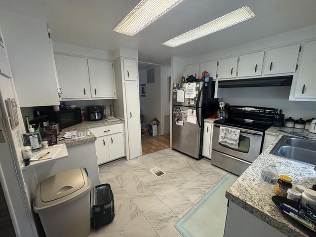 4042 Royal Manor Boulevard, Boynton Beach, FL 33436