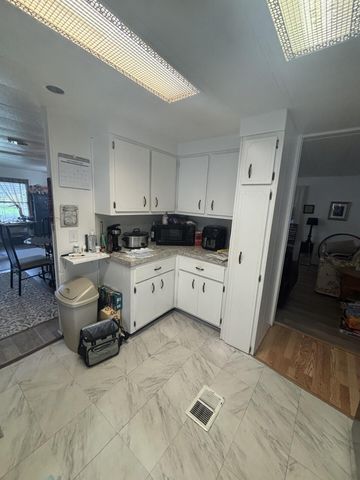 4042 Royal Manor Boulevard, Boynton Beach, FL 33436